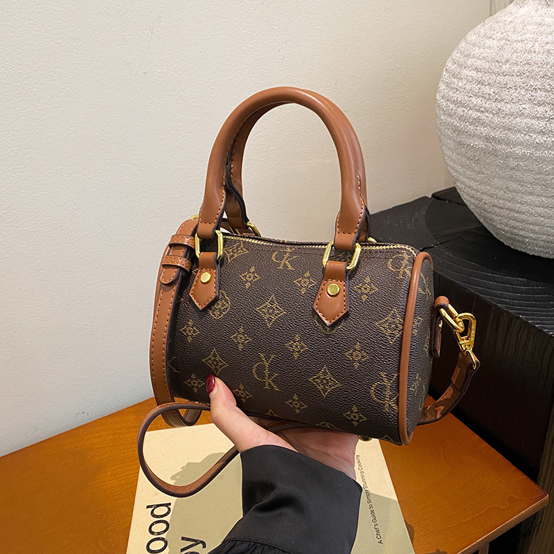 2026 New Spring Summer Mini Pillow Bag for Women Trendy Handheld Versatile Super Popular Coin Phone Bag Crossbody & Shoulder Bag