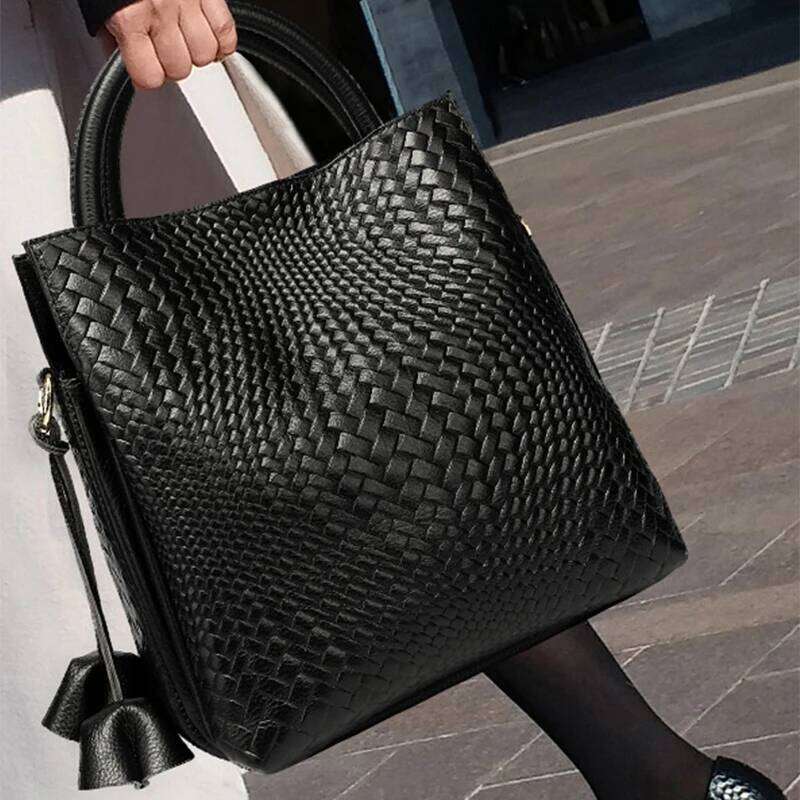 Fashionable And Luxurious Casual Versatile Black Woven Pattern Daily Commuting Cowhide Women's Handbag