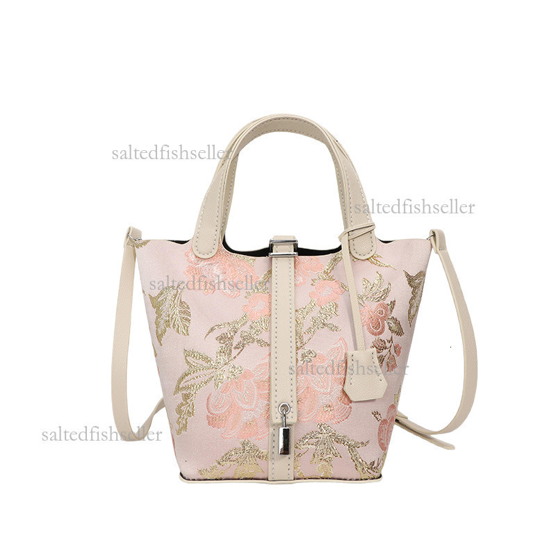 2026 New Handheld Chinese Style Underarm Bag For Women Luxury Summer Embroidery Small And Versatile Single Shoulder Handbag Trendy Versatile Shopping 