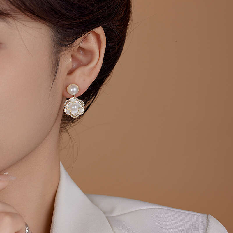 Fresh French Retro Camellia Pearl Earrings Fashion High-end Light Luxury Studs Socialite Elegant Exquisite Ear Jewelry
