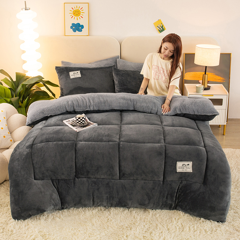 Customisable Snowflake Fleece & Lamb Fur Winter Quilt - Thick Insulating Bedding for Cozy Nights