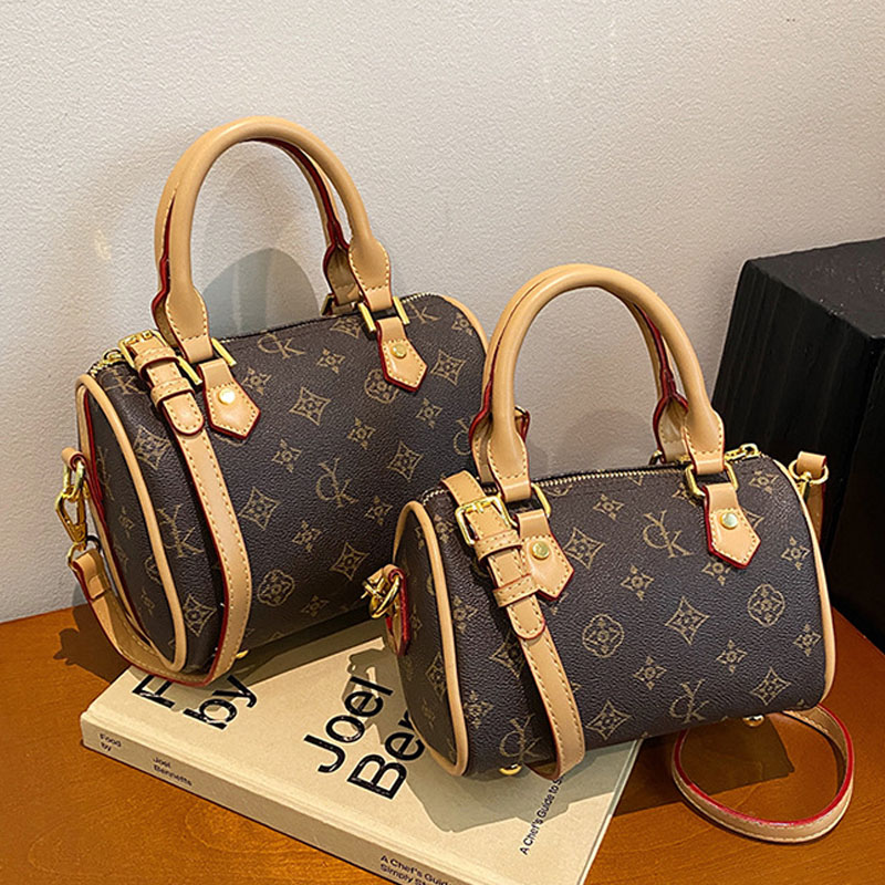 2026 New Spring Summer Mini Pillow Bag for Women Trendy Handheld Versatile Super Popular Coin Phone Bag Crossbody & Shoulder Bag