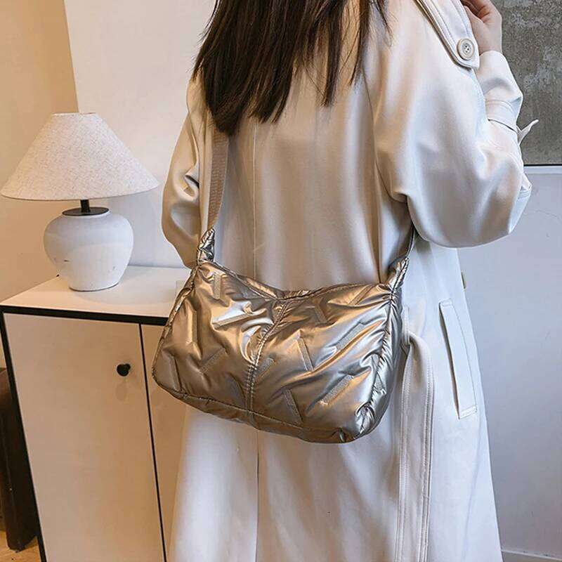 Fashion Puffy Hobo Down Handbags Women Quilted Tote Large Capacity Padded Shoulder Casual Winter Commuting Bag C260204