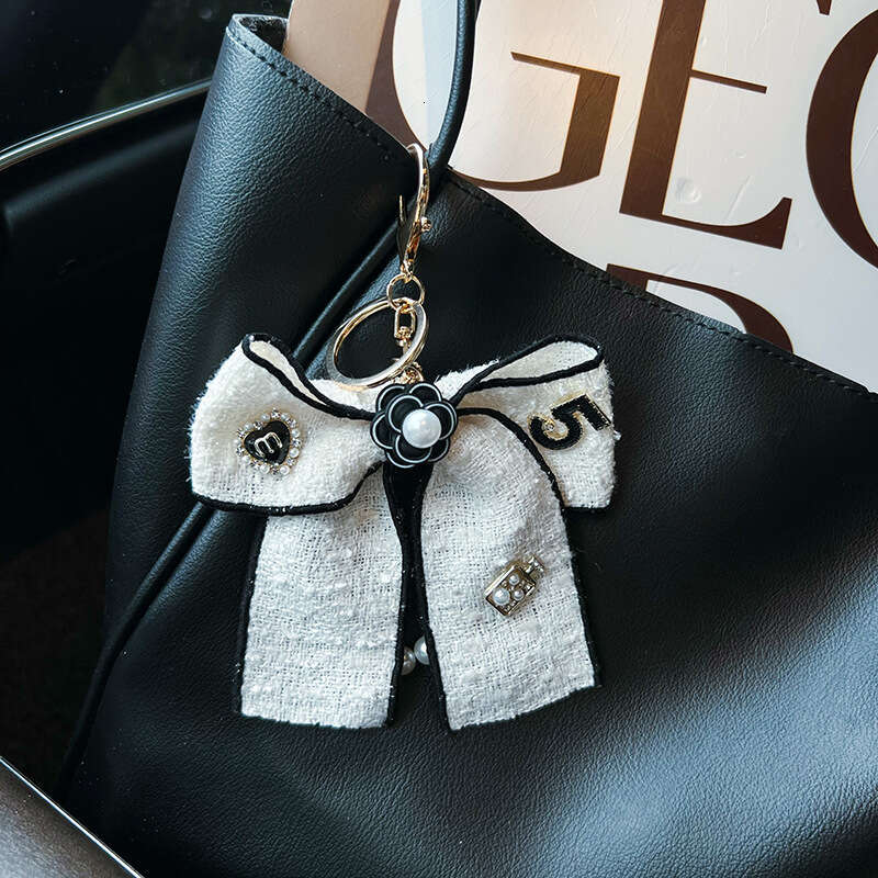 New Pearl Chain Camellia Bow Internet Celebrity Style Exquisite Car Keychain Bag Pendant