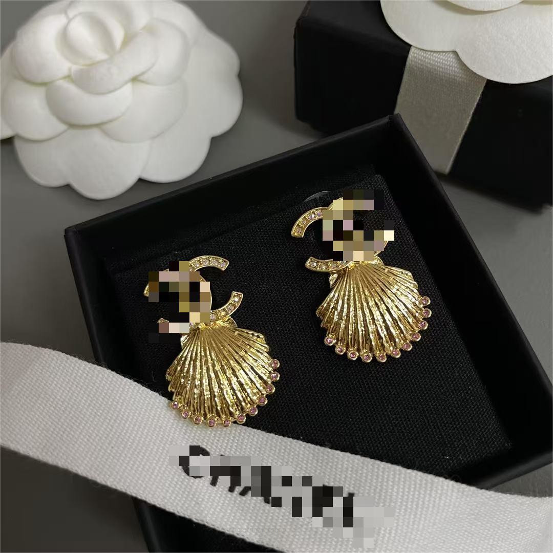 Designer Jewelry Channels Earrings Colorful Double C Shell Earrings Light Luxury Classic Personality Earrings for Women