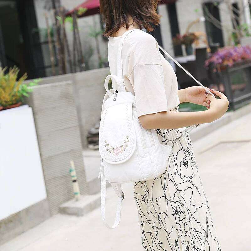2024 New Backpack Embroidered High Quality Leather Women Fashion Embroidery Bag Large Capacity Travel Backpacks Z260202