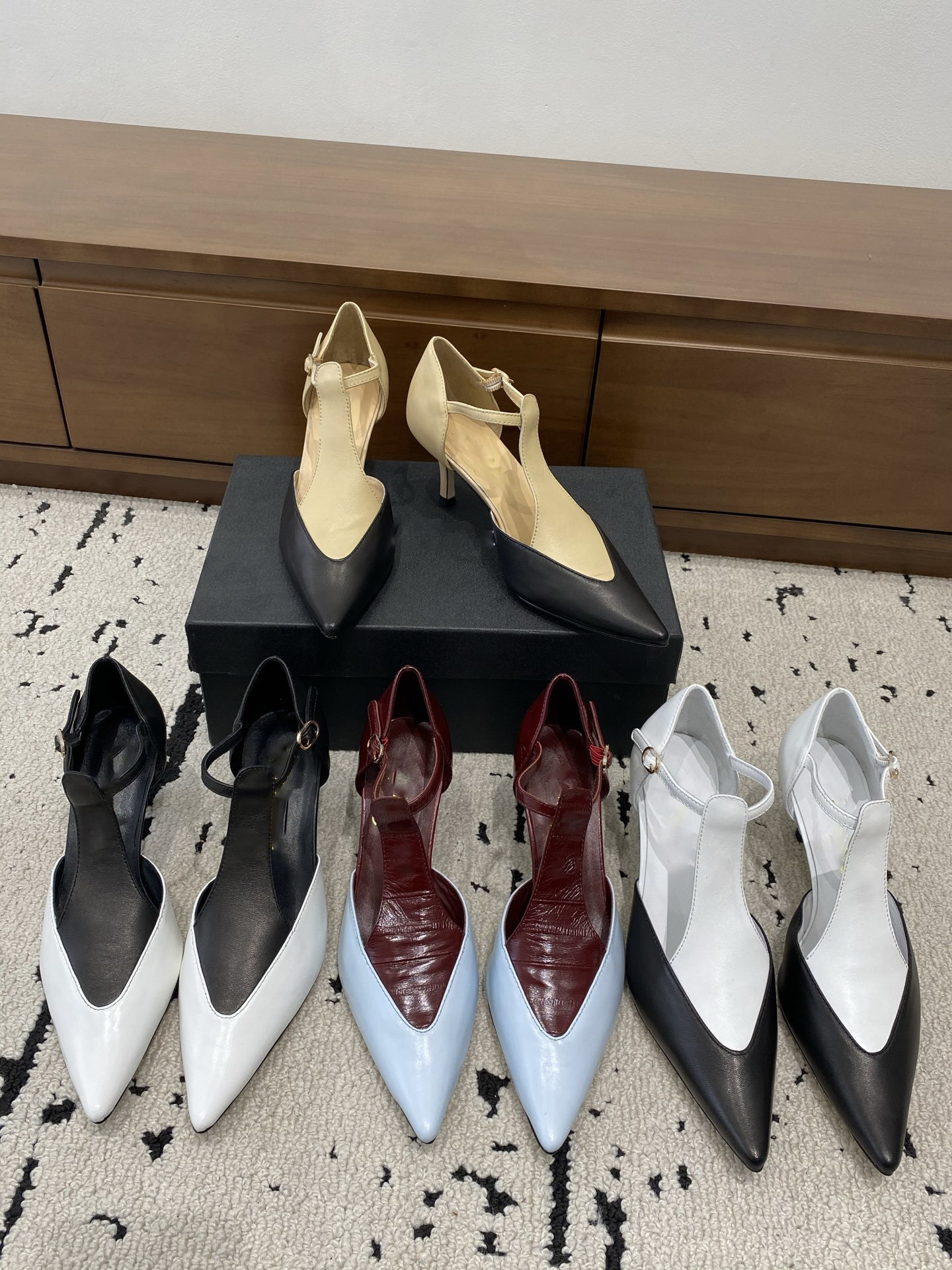 Top designer high-quality ladies high heels slippers designer shoes revival ladies blue leather casual fashion going out women's high heels 5.5cm heel height with box