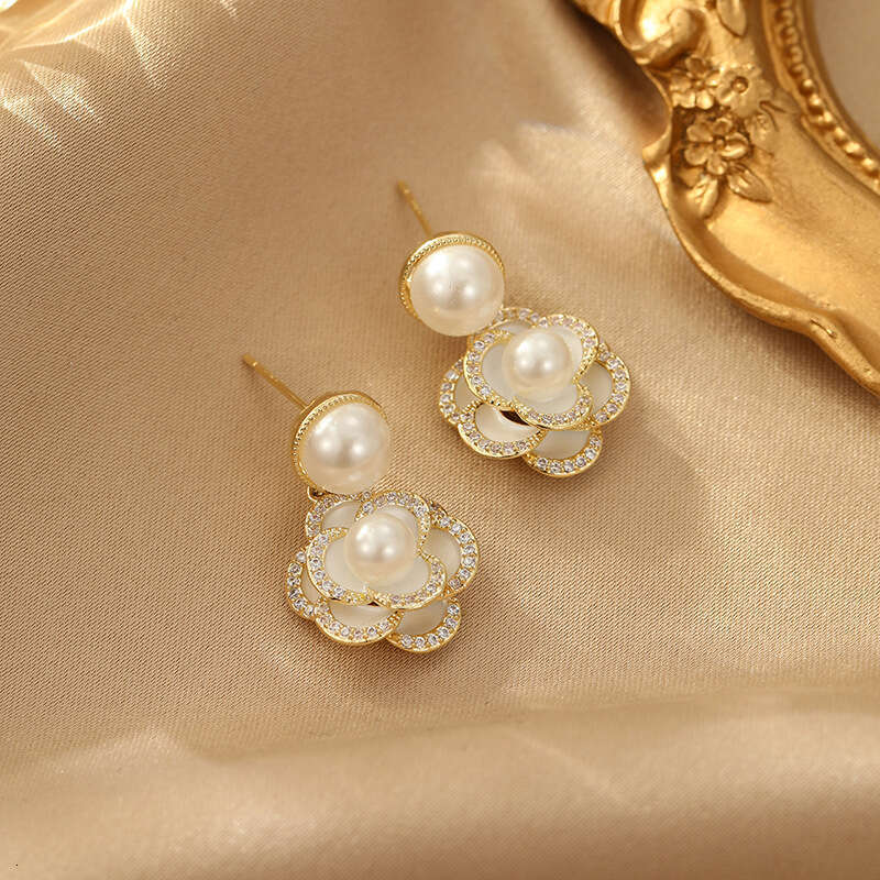 Fresh French Retro Camellia Pearl Earrings Fashion High-end Light Luxury Studs Socialite Elegant Exquisite Ear Jewelry