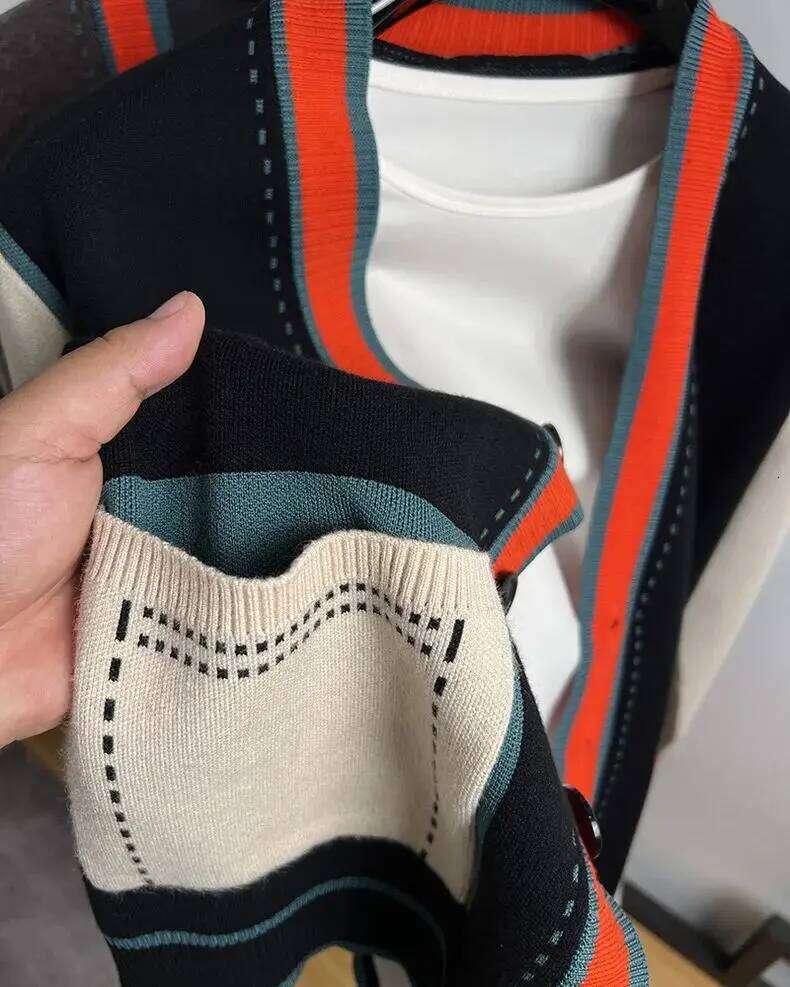 Luxury Brand Men's Knitted Cardigan V-Neck Splicing Color Collision Sweater Coat Autumn Winter Japan Fashion Exquisite Menswear