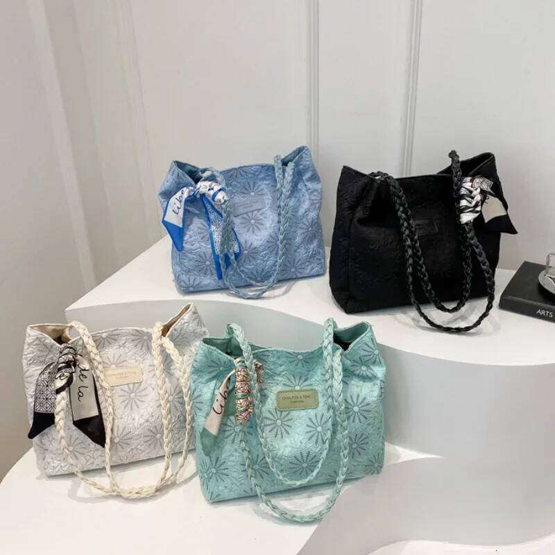 Niche National Style Embroidery Flower Shoulder Summer Autumn Ribbon Decoration Handle Women Casual Commuter Tote Bag C260204