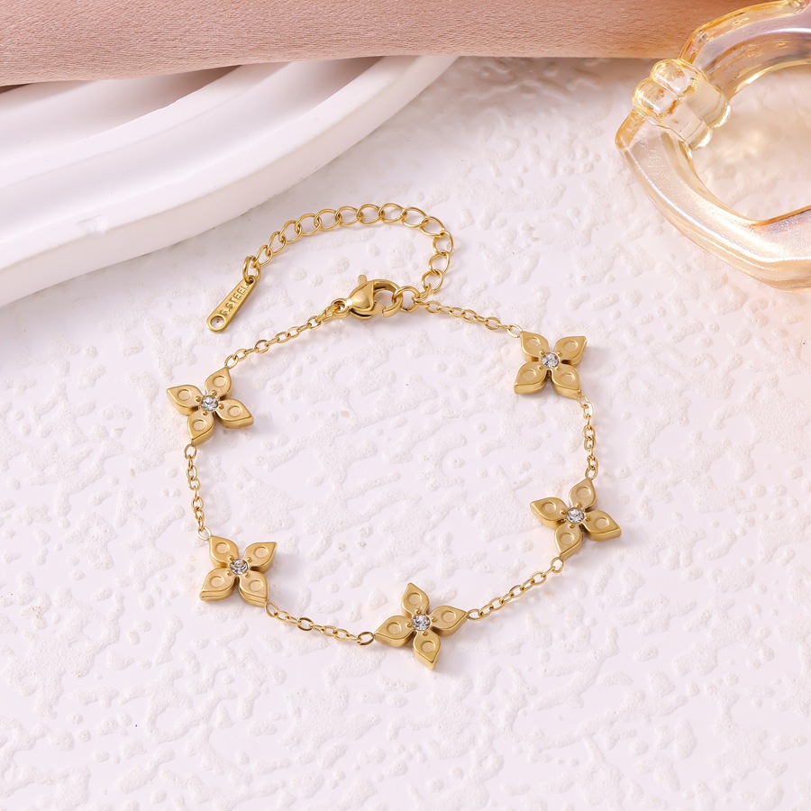 18K Gold Exquisite Niche Design Light Luxury Inlaid Diamond Four-Leaf Clover Necklace Bracelet Earrings Stainless Steel Jewelry Set - view 3