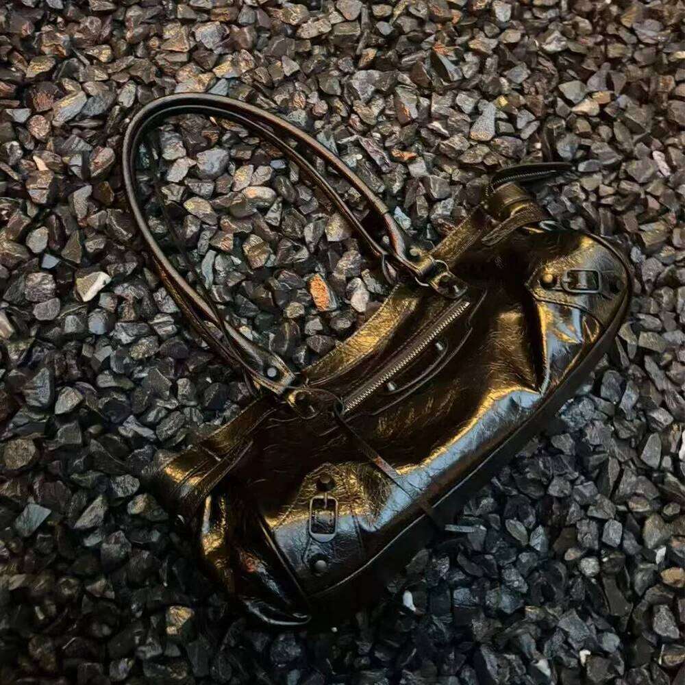 2025 Punk Style Rivet Shoulder Ladies Crossbody Top Layer Cowhide Leather Motorcycle Bag Fashion Accessory C260204