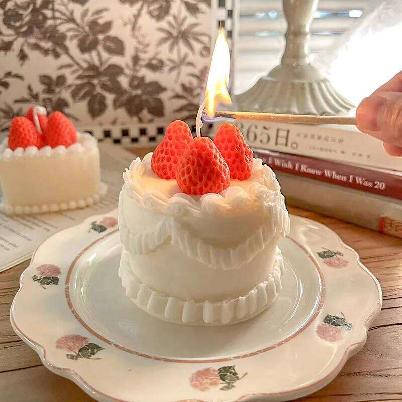Strawberry Cream Cake Aromatherapy Candle Hand Gift Home Decoration S260204