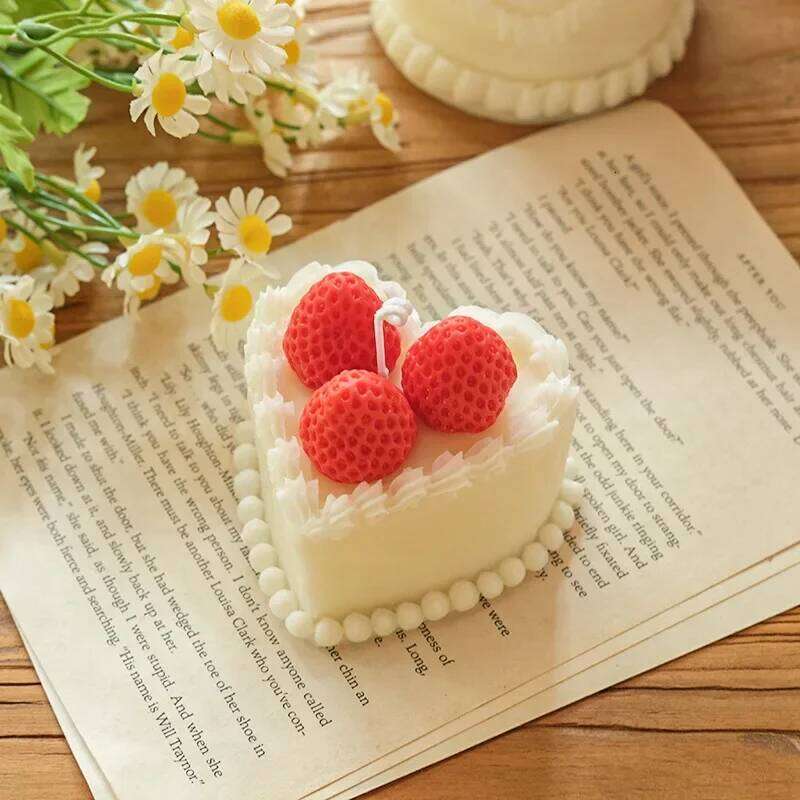Strawberry Cream Cake Aromatherapy Candle Hand Gift Home Decoration S260204