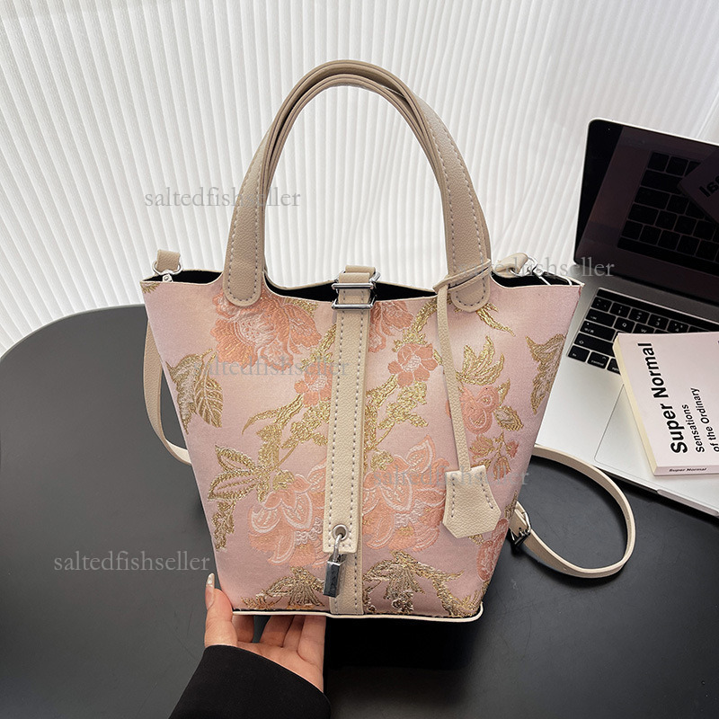 2026 New Handheld Chinese Style Underarm Bag For Women Luxury Summer Embroidery Small And Versatile Single Shoulder Handbag Trendy Versatile Shopping 