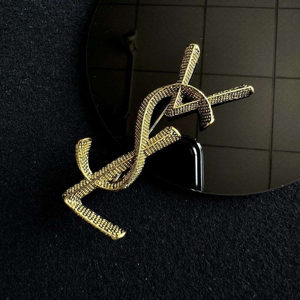 Metal Letter Suit French Retro High-End Versatile Accessory Pin Light Luxury Vintage Brooch
