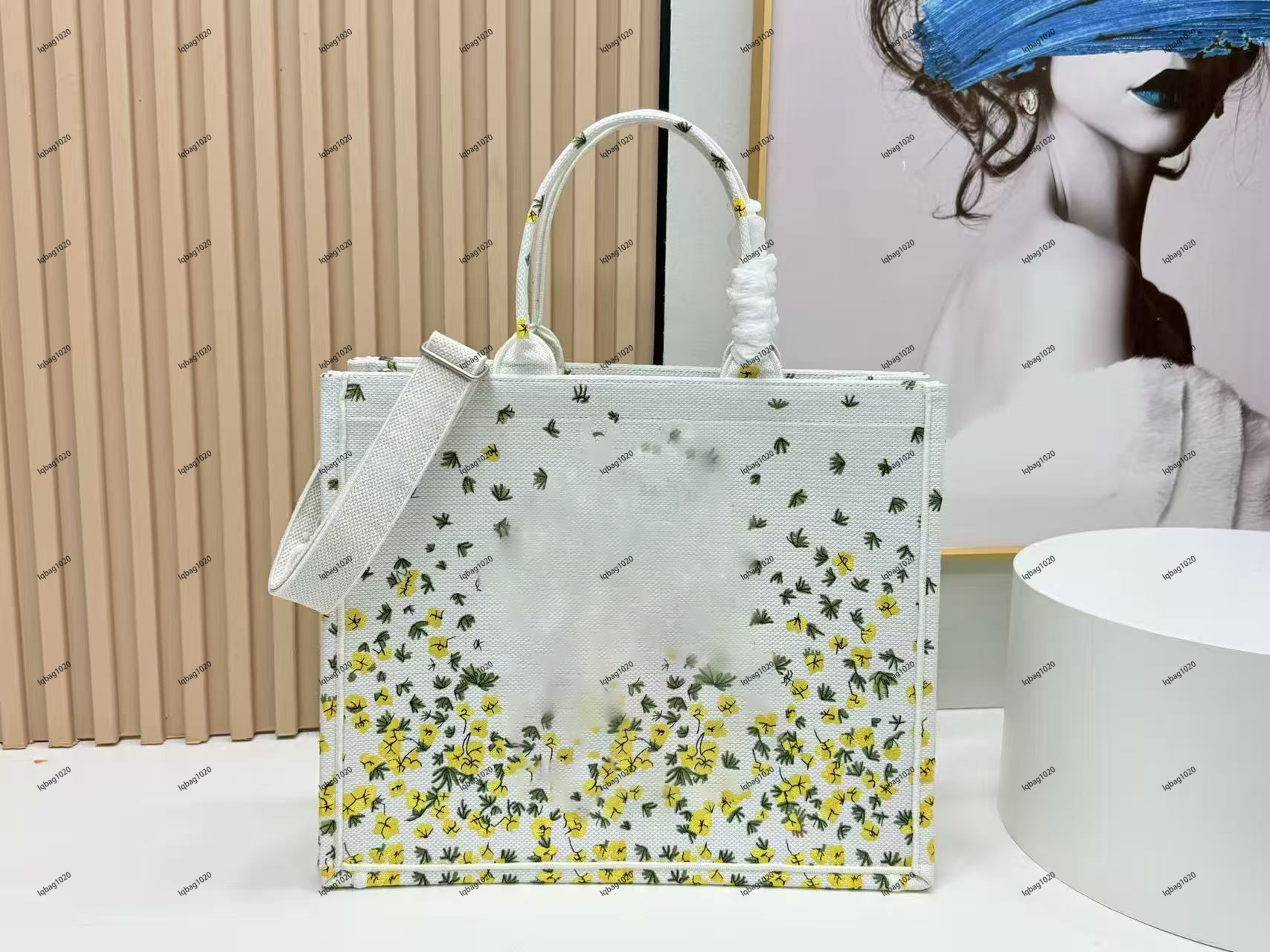 10A Top Quality Elegant, Delicate, Graceful, Sophisticated, Versatile Women's Bag