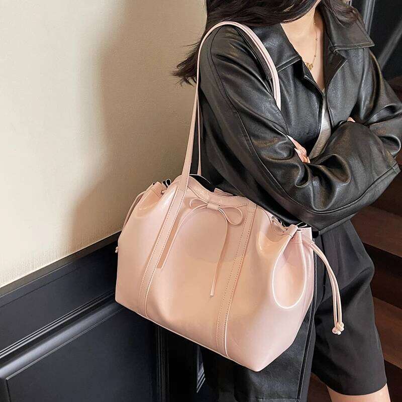 Luxury PU Leather Shoulder Fashion Trend Underarm Bag with Bow Large Capacity Commute Bags for Women 2025 Ladies Handbag C260204