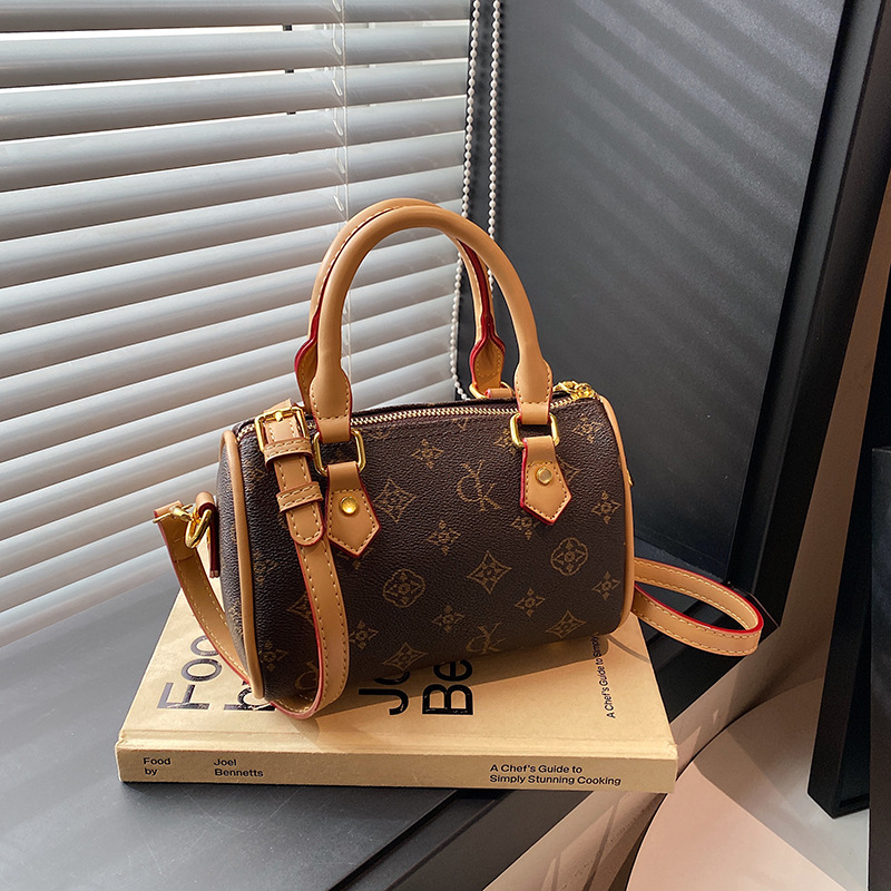 2026 New Spring Summer Mini Pillow Bag for Women Trendy Handheld Versatile Super Popular Coin Phone Bag Crossbody & Shoulder Bag