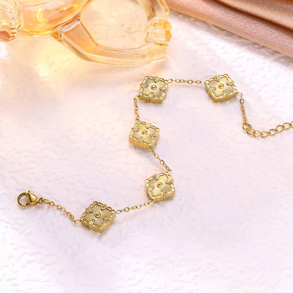 Cross-Border Hot-Selling New Simple Personality Titanium Steel Rhombus Four-Leaf Clover 13 Bulk Flower Bracelet for Women Factory In-Stock Wholesale - view 3