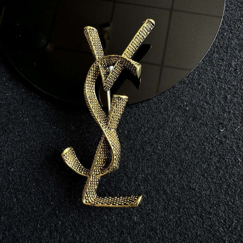 Metal Letter Suit French Retro High-End Versatile Accessory Pin Light Luxury Vintage Brooch