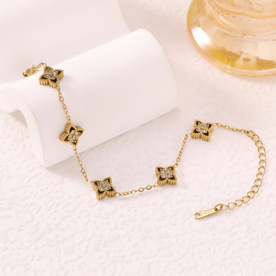 Trend New E-commerce Hot Sale Light Luxury Inlaid Lucky Four-leaf Clover Titanium Steel Bracelet for Women 18K Gold Plated Jewelry - view 4