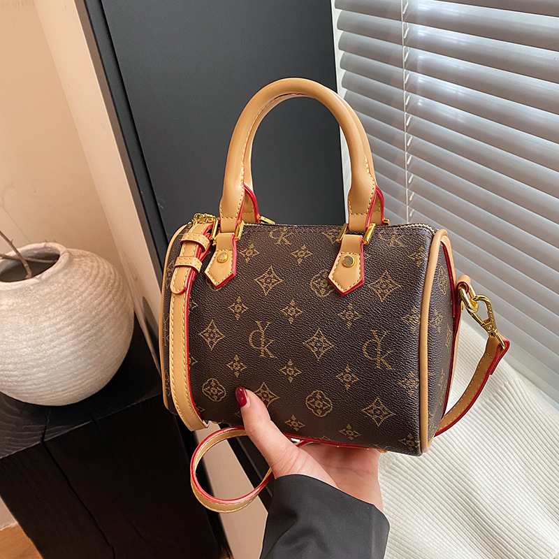 2026 New Spring Summer Mini Pillow Bag for Women Trendy Handheld Versatile Super Popular Coin Phone Bag Crossbody & Shoulder Bag