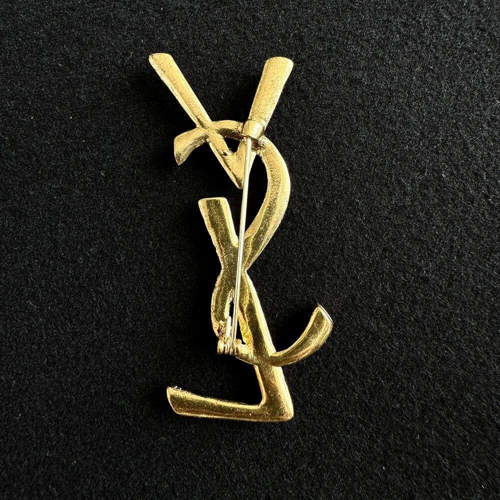 Metal Letter Suit French Retro High-End Versatile Accessory Pin Light Luxury Vintage Brooch