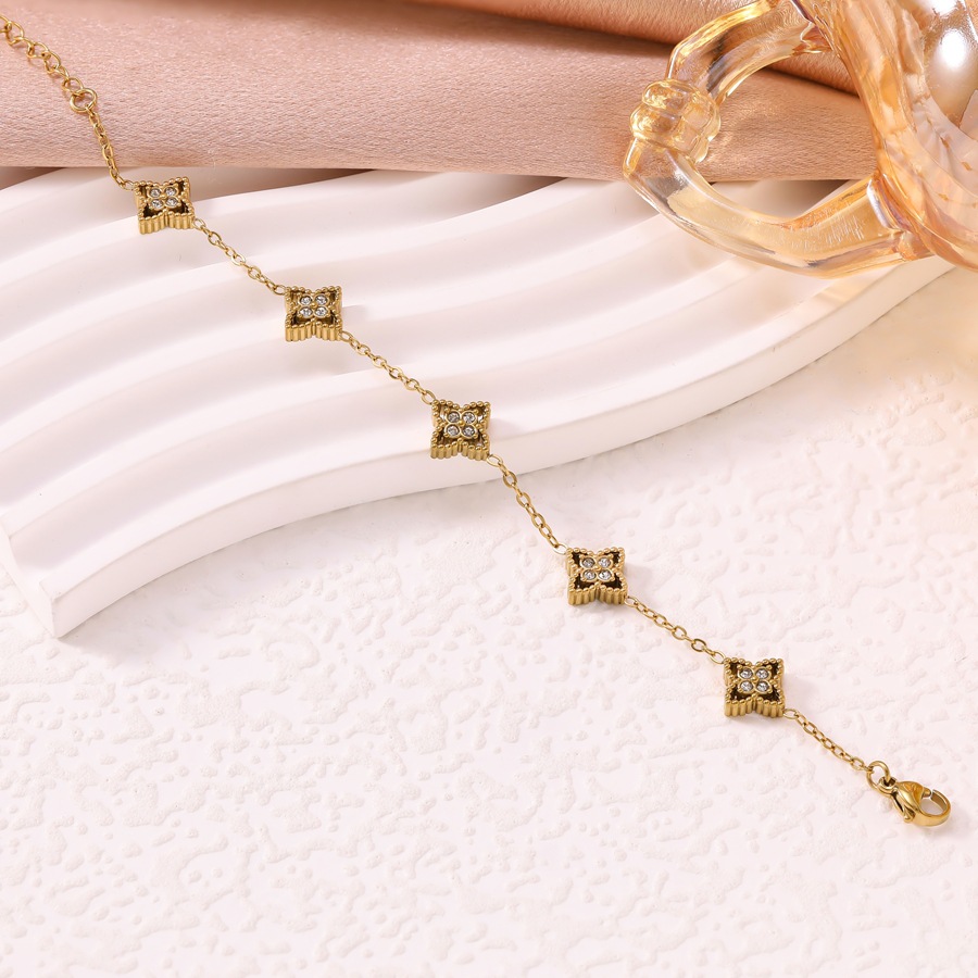 Trend New E-commerce Hot Sale Light Luxury Inlaid Lucky Four-leaf Clover Titanium Steel Bracelet for Women 18K Gold Plated Jewelry - view 5