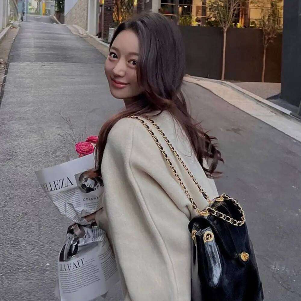 Women Rucksack Leather Oil Wax Shoulder Bag Chains Backpack Autumn Winter Z260202