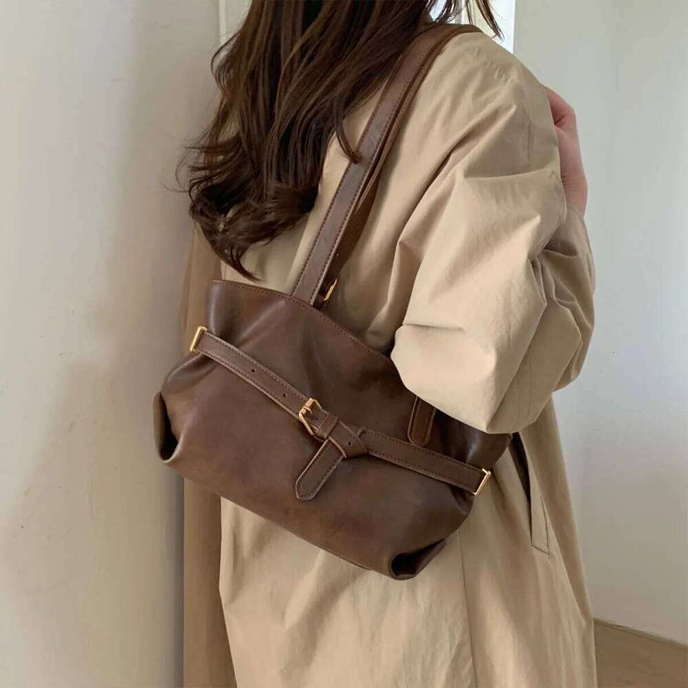 Minimalist Vintage Glossy Tote Belt Detail Large Capacity Zipper PU Water Resistant Shoulder Bag for Daily Commute Shopping C260204