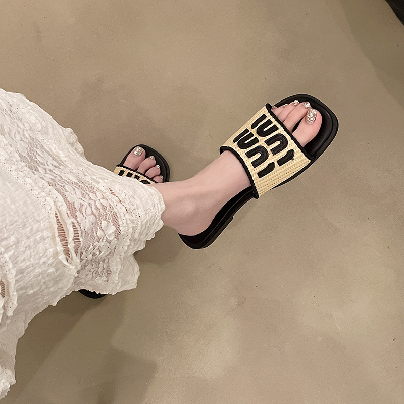 hot Free delivery designer Large size flat slippers for women 2026 summer fashionable retro woven outdoor slippers