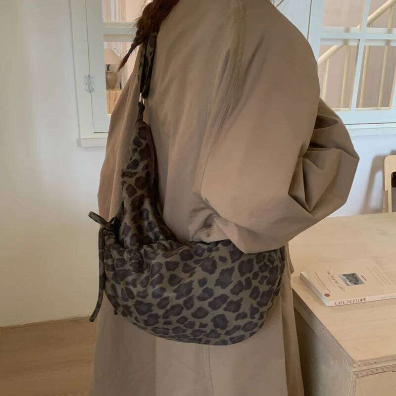 Korean Niche Design Leopard Print Commuter 2025 New Trendy Fashion Shoulder Large Capacity Casual Crossbody Bag 2575TDD C260204