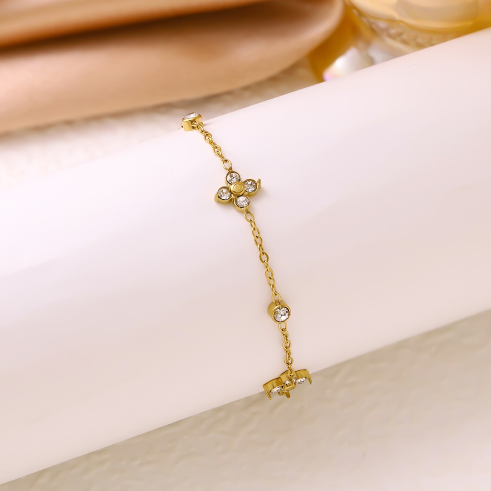 European and American Cross-Border Zircon Four-Leaf Clover Bracelet for Women, Light Luxury Retro Niche Flower Jewelry, 2025 New Model Wholesale - view 5