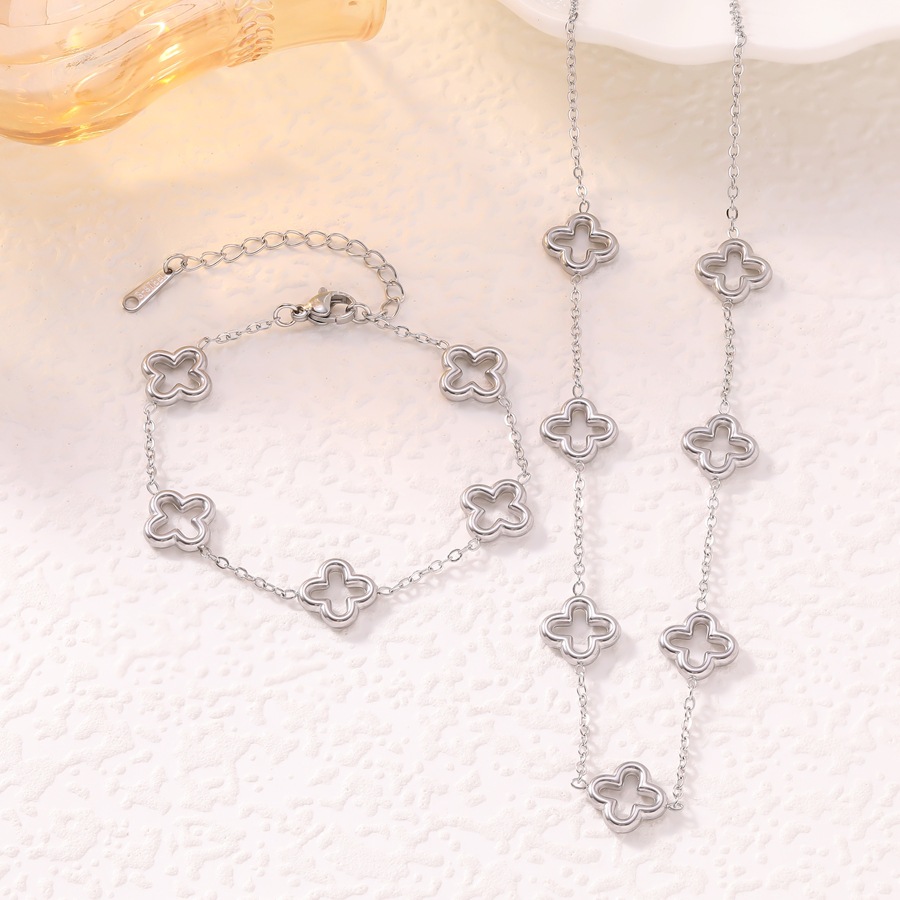 Cross-Border Hot Selling Vacuum Plated 18K Gold Titanium Steel Hollow Four-Leaf Clover Bracelet Necklace Set for Women Factory In-Stock Wholesale - view 3
