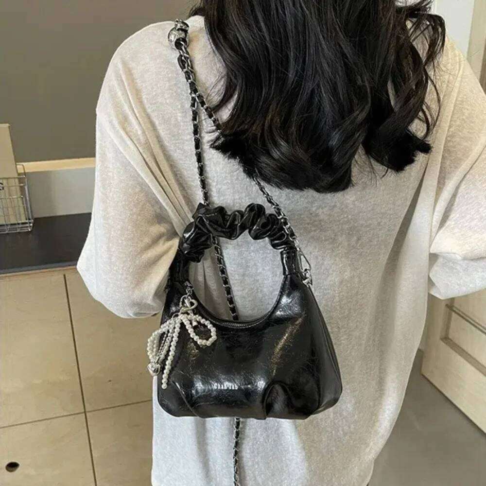 Fashion Pleated Handle Design Underarm Bags Pu Leather Y2K Crossbody Bag Adjustable Strap Pearl Bow Handbag Ladies C260204