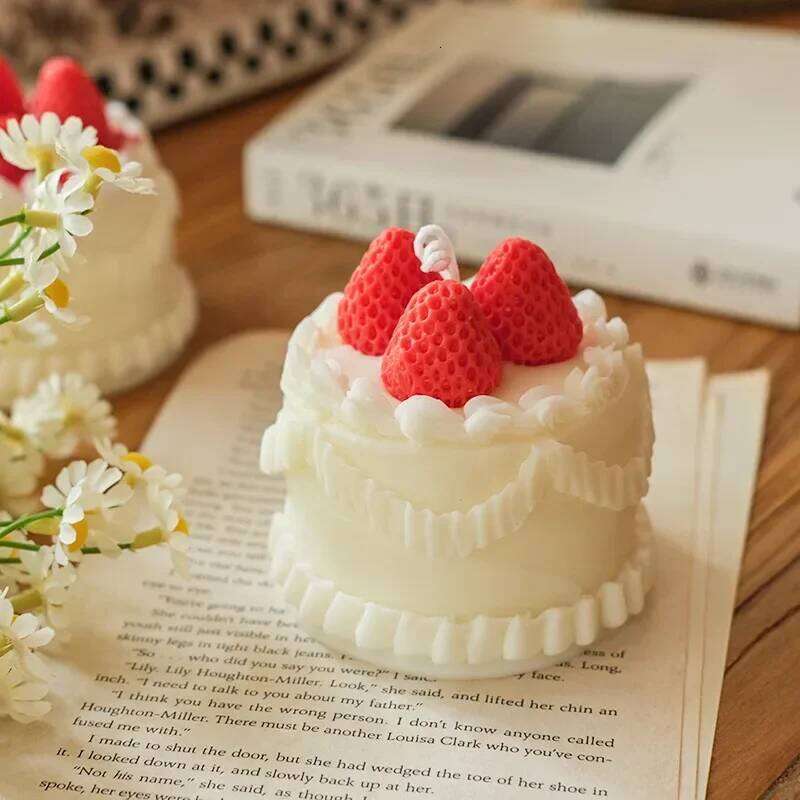 Strawberry Cream Cake Aromatherapy Candle Hand Gift Home Decoration S260204