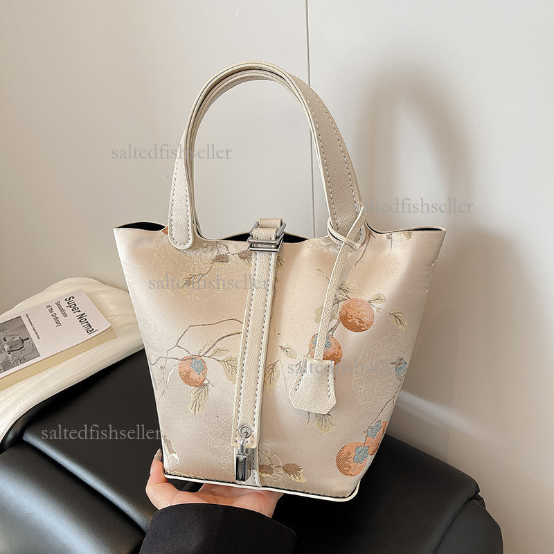 2026 New Handheld Chinese Style Underarm Bag For Women Luxury Summer Embroidery Small And Versatile Single Shoulder Handbag Trendy Versatile Shopping 