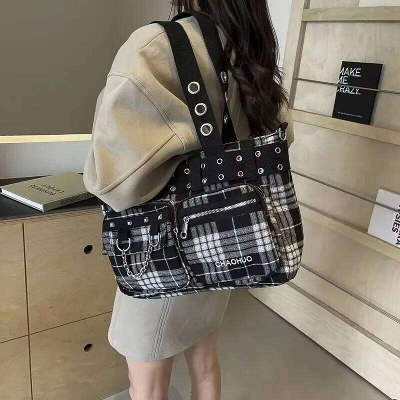 PU CHAINS Zipper Shoulder Bag Decorative Casual Bags on Sale 2025 New Plaid Locomotive Style Women's Handbags C260204