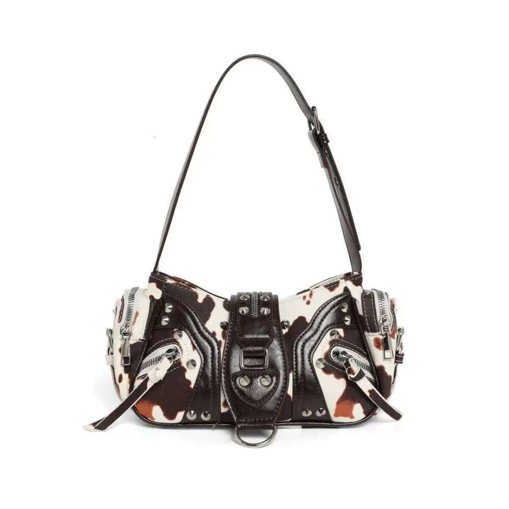 Hot Girl Y2K Rivet Underarm Women Edgy Leather Large Capacity Biker Bag Ladies Fashion Harajuku Versatile Shoulder Bags Chic C260204