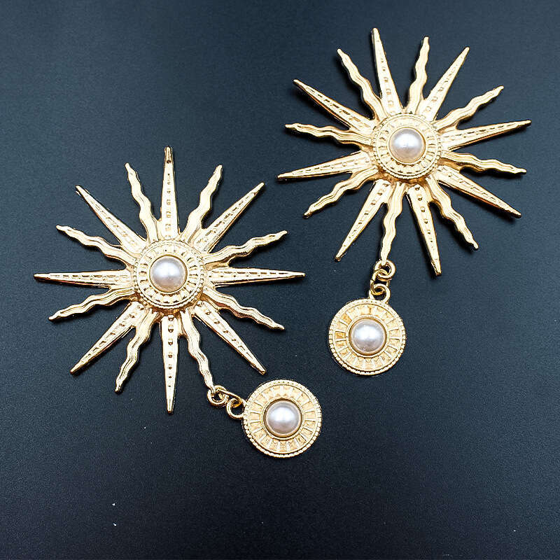 Necklace Designer For Women Exclusive Baroque Style Pearl Sunflower Sun God Phone Case Beauty DIY Alloy Accessories