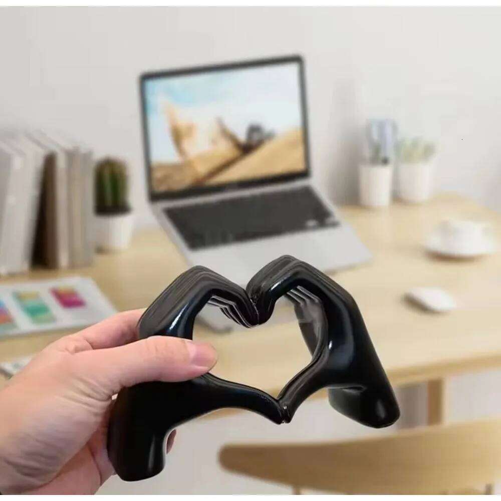Creative Heart Statue Resin Abstract Hand Love Figurines Living Room Bedroom Modern Home Desktop Wedding Decoration S260204 dd8