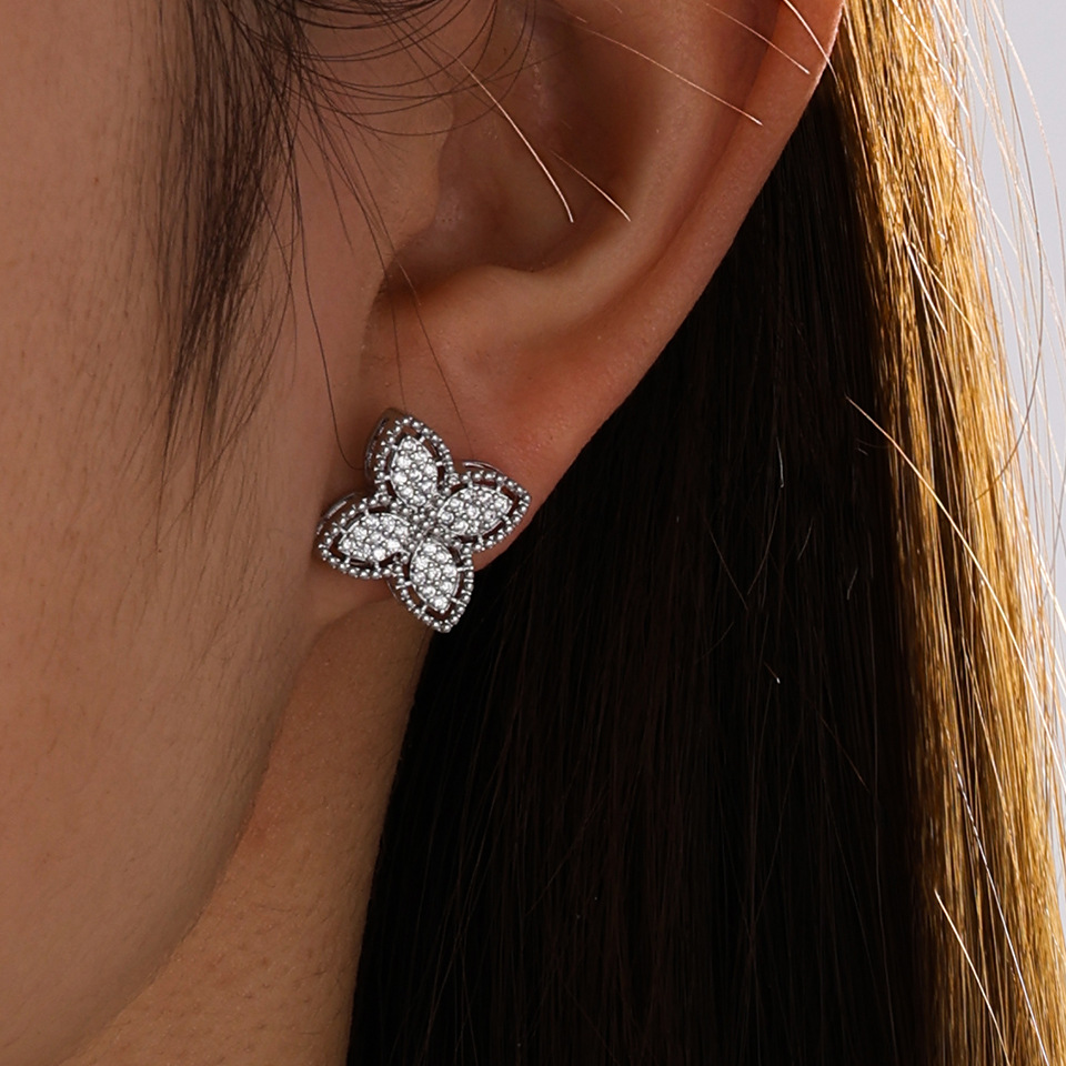 Four-Leaf Clover 18K Real Gold for Women European and American INS Light Luxury Simple Versatile Fresh Mini Earrings - view 5
