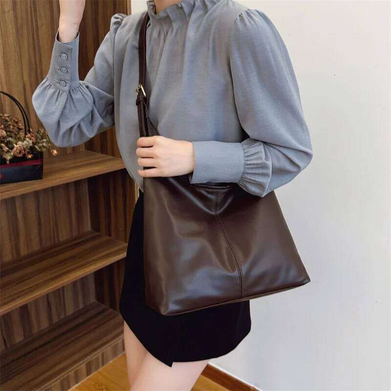 Vintage Large Capacity Shoulder for Women with Soft Solid Crossbody Retro Tote Bag For Commute Y260204