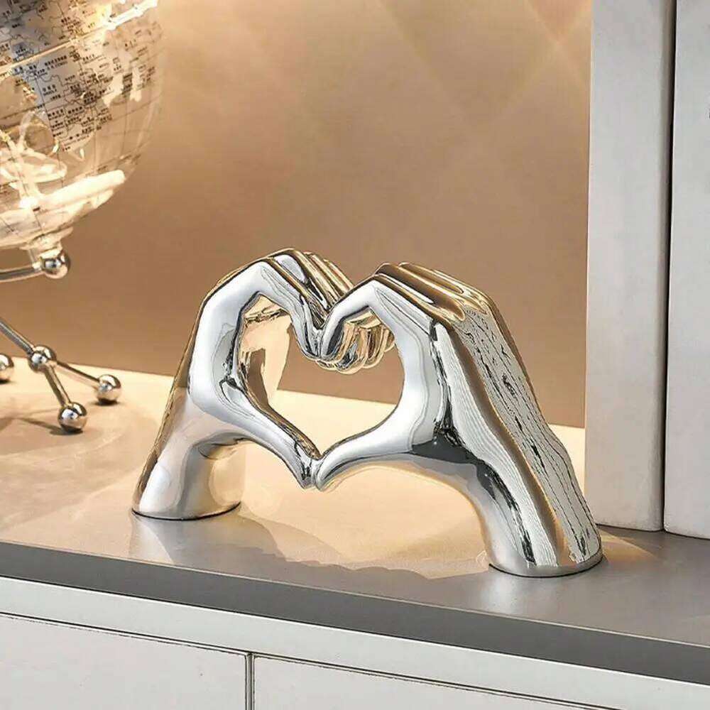 Love Heart Hand Figurine Heart-shaped Gesture Resin Statue Sculpture Home Office Wedding Party Desktop Decoration Ornament S260204