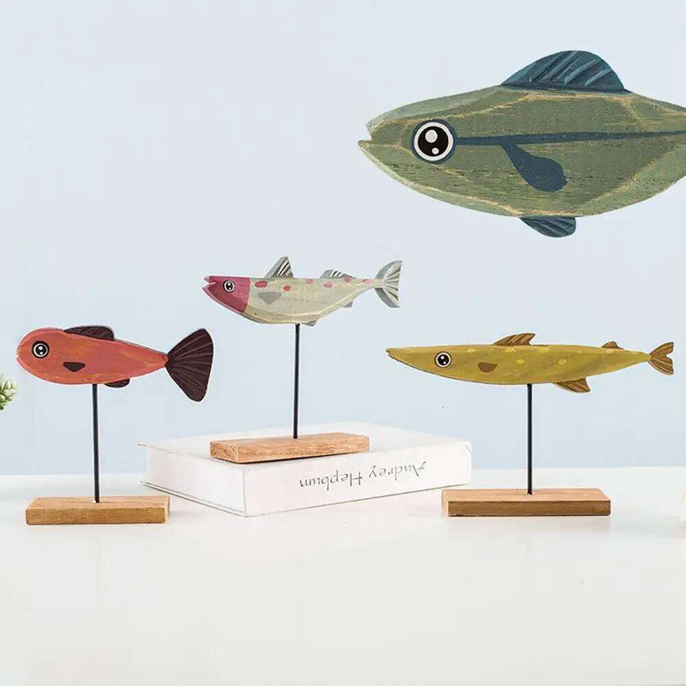Exquisite Wooden Fish Statue Cartoon Fishes Colorfast Table Sculpture Stand for Living Room Office Home Decoration S260204