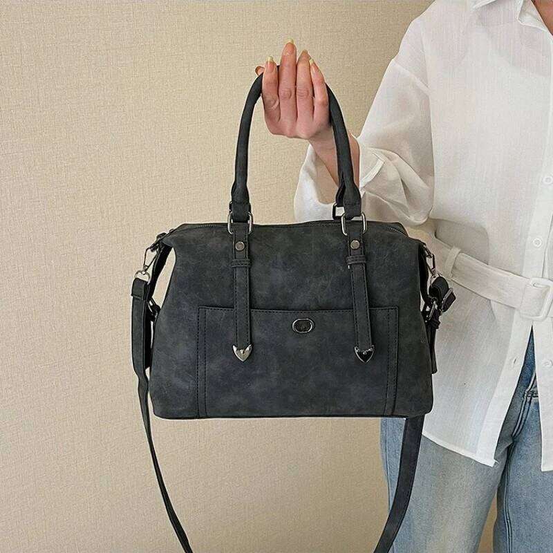 2025 Large Capacity Crossbody for Women Casual Sports Designer Luxurious Handbag Simple Commuting Shoulder Bag Y260204