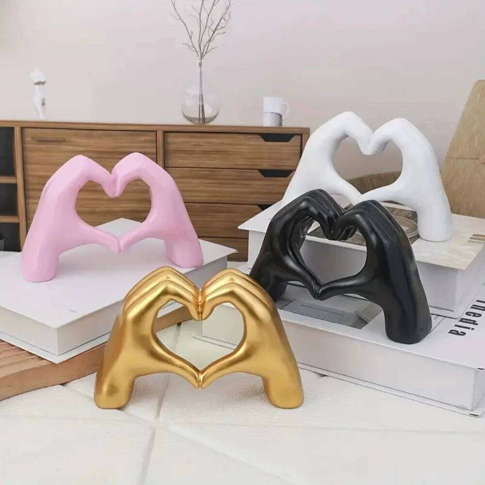 Creative Heart Statue Abstract Hand Love Figurines Living Room Bedroom Modern Home Desktop Wedding Decoration S260204