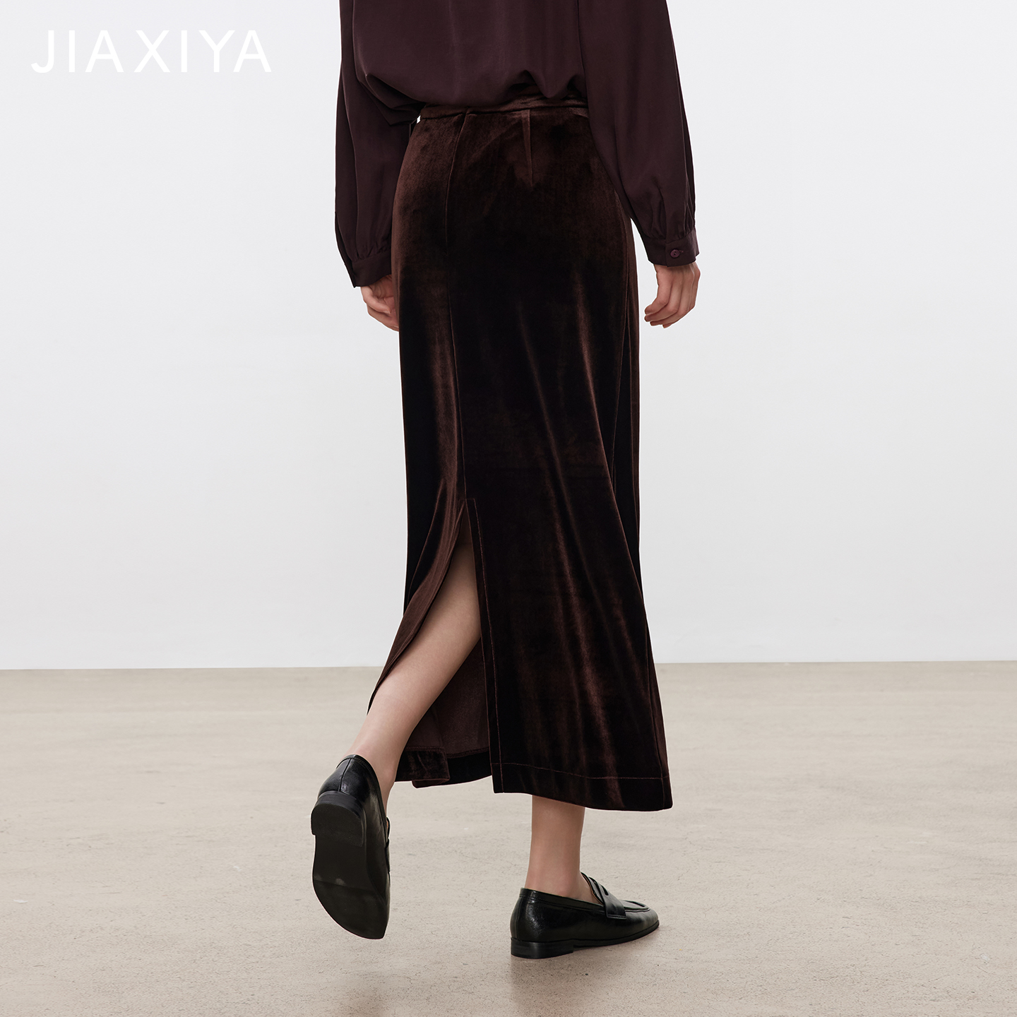 High-Waisted Drape Split Skirt Fashionable Comfortable Velvet Minimalist British Style Skirt