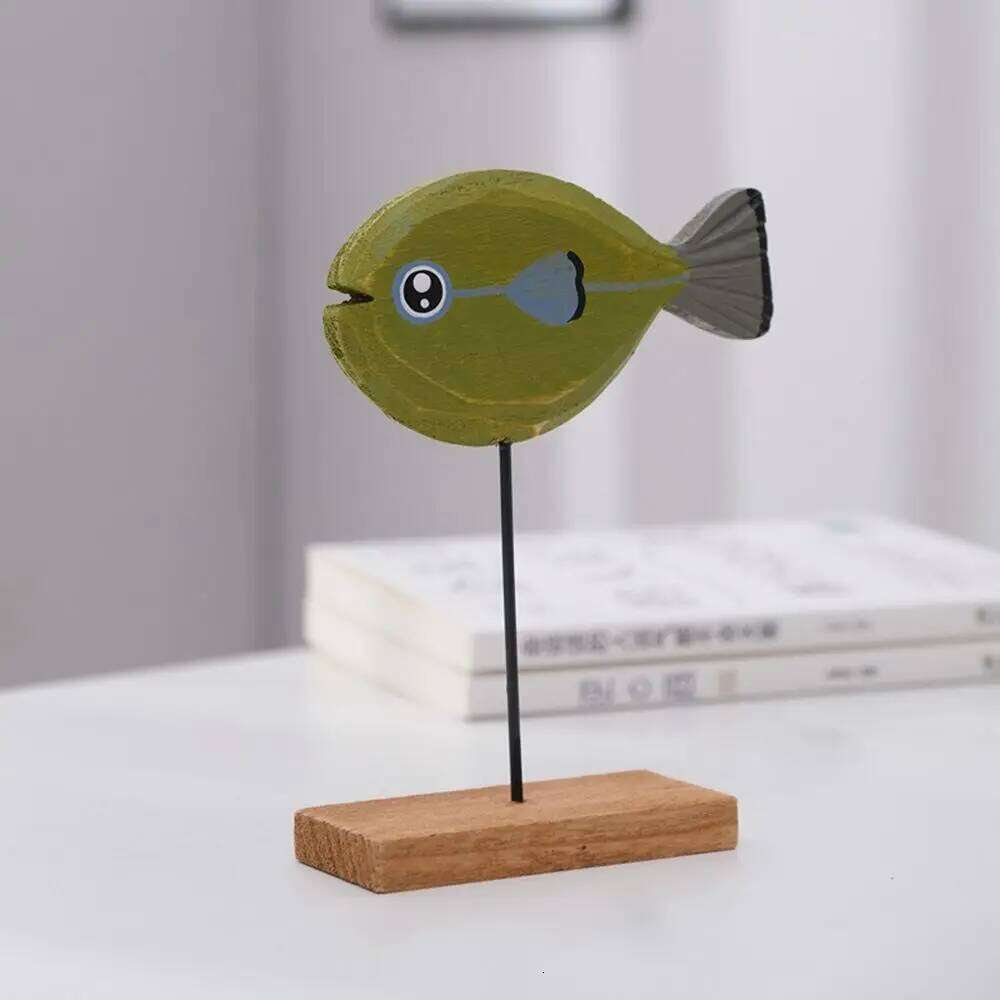 Exquisite Wooden Fish Statue Cartoon Fishes Colorfast Table Sculpture Stand for Living Room Office Home Decoration S260204
